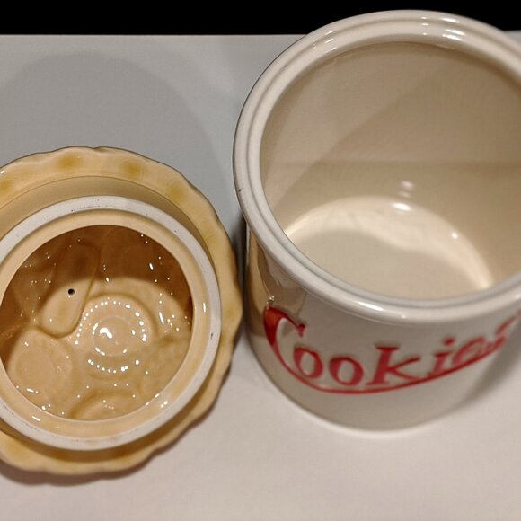 Munch-Time Berry Swirl Ceramic Cookie Jar - Picture 7 of 9